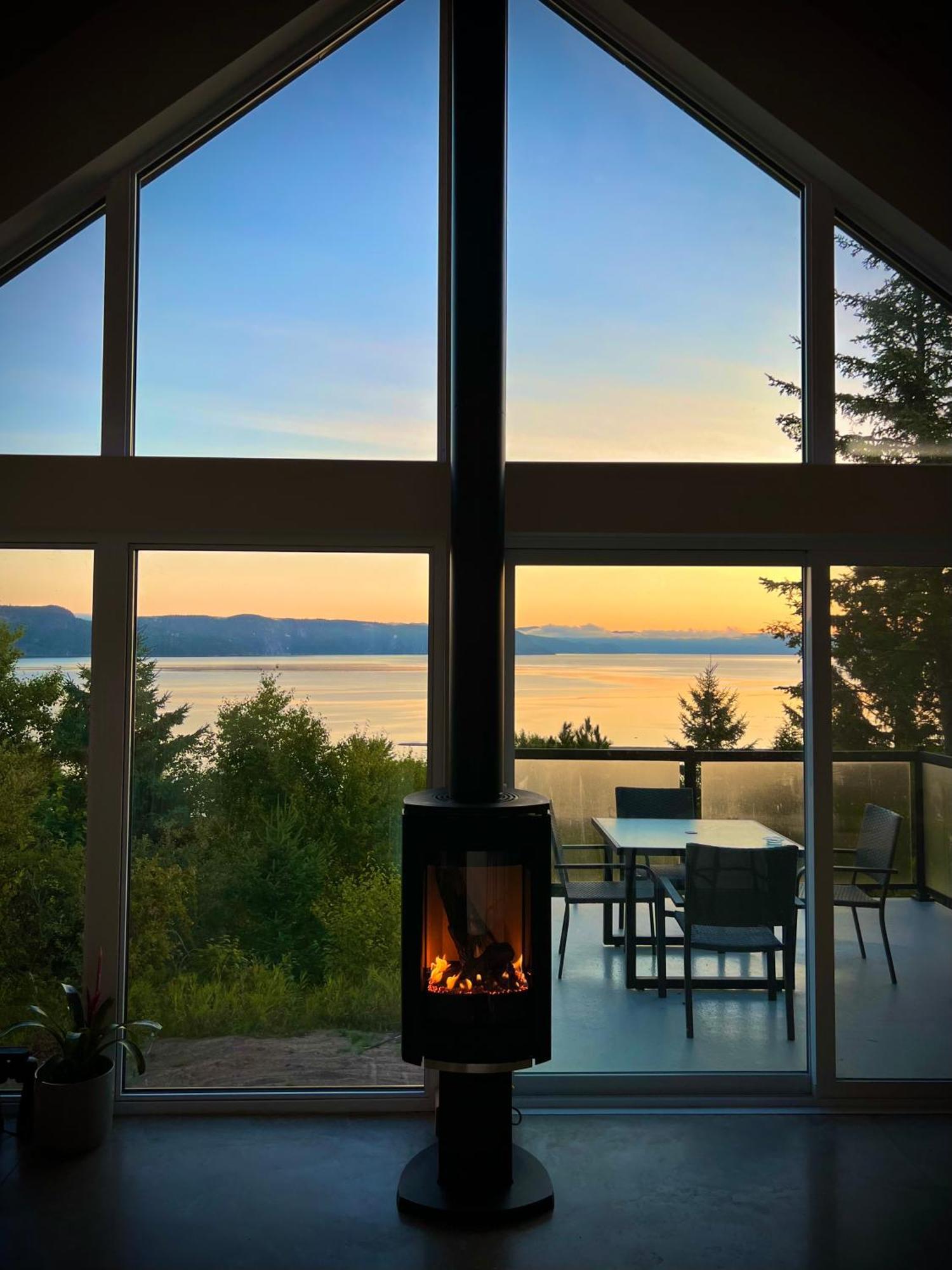 Magical Loft : Breathtaking View & Cozy Fireplace Chicoutimi Dış mekan fotoğraf